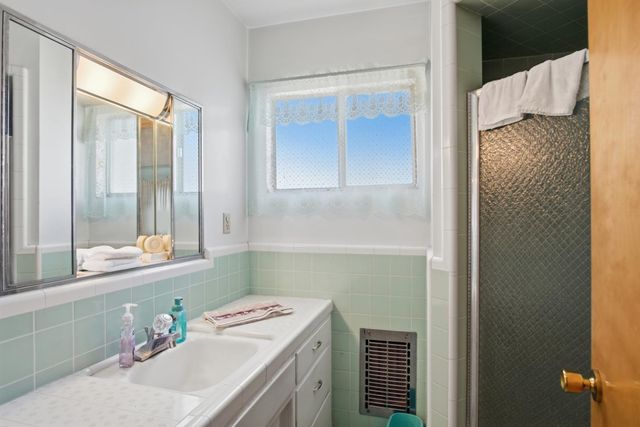 913 Reno Ave, Modesto, CA 95351