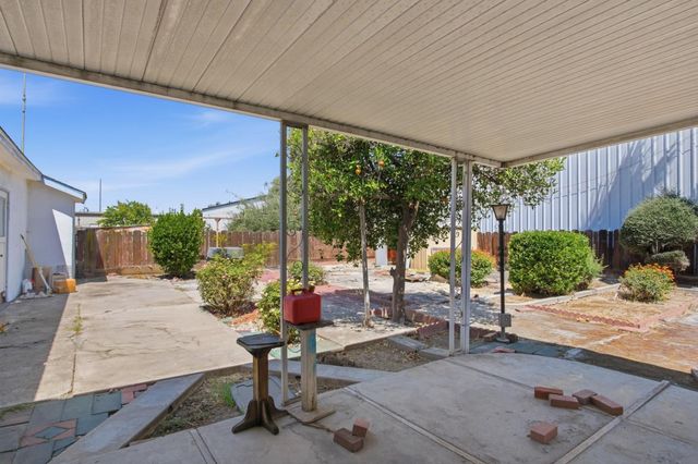 913 Reno Ave, Modesto, CA 95351