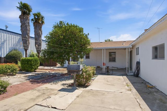 913 Reno Ave, Modesto, CA 95351