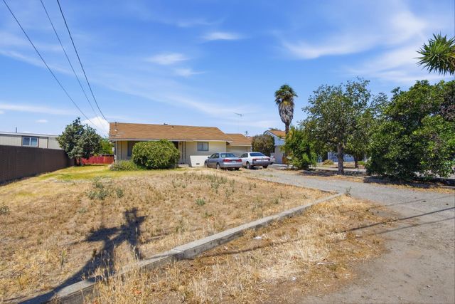 913 Reno Ave, Modesto, CA 95351