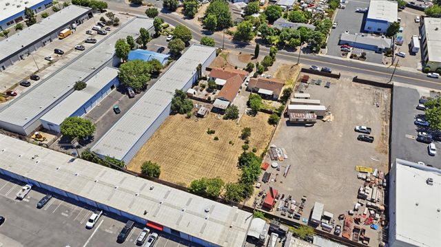 913 Reno Ave, Modesto, CA 95351