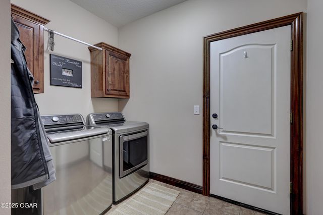 1026 Chesterfield Drive, Webb City, MO 64870