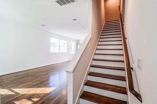 2745 Clinton Drive, Houston, TX 77020