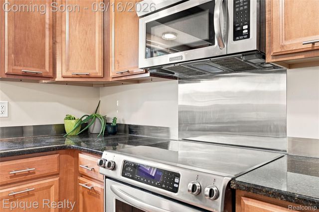 801 W Long Lake Road 7, Bloomfield Charter Township, MI 48302