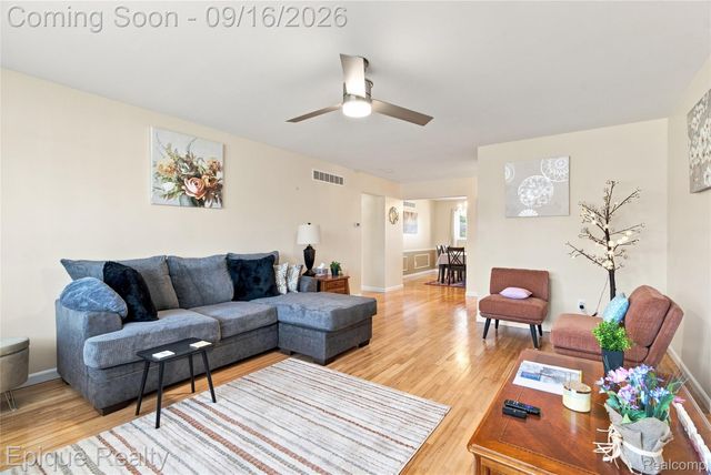 801 W Long Lake Road 7, Bloomfield Charter Township, MI 48302