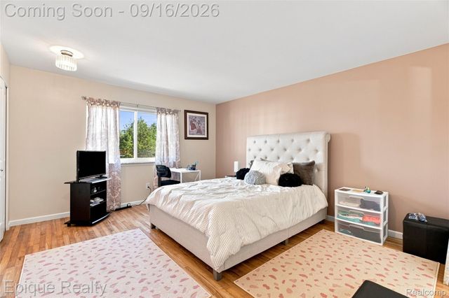 801 W Long Lake Road 7, Bloomfield Charter Township, MI 48302