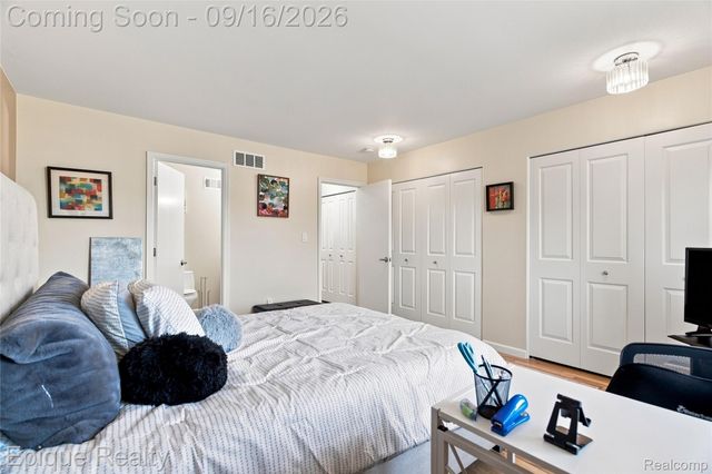 801 W Long Lake Road 7, Bloomfield Charter Township, MI 48302