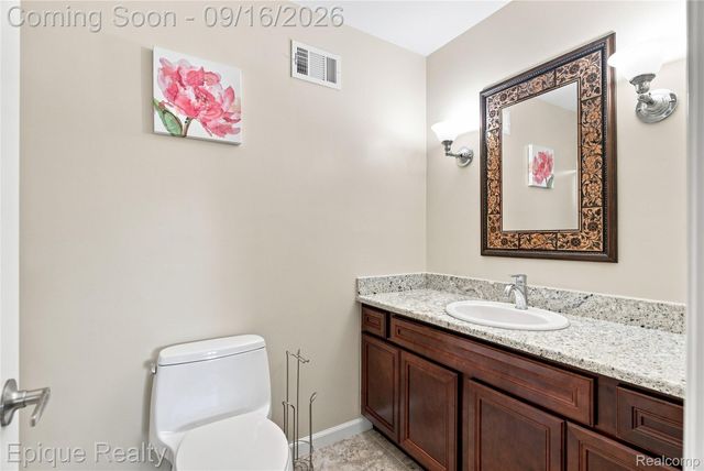 801 W Long Lake Road 7, Bloomfield Charter Township, MI 48302