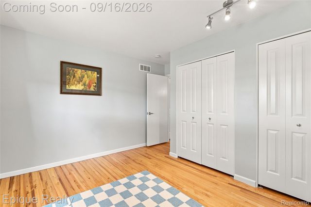 801 W Long Lake Road 7, Bloomfield Charter Township, MI 48302