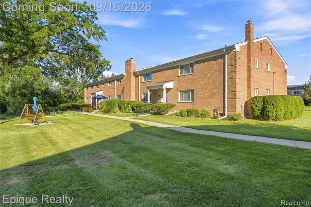801 W Long Lake Road 7, Bloomfield Charter Township, MI 48302