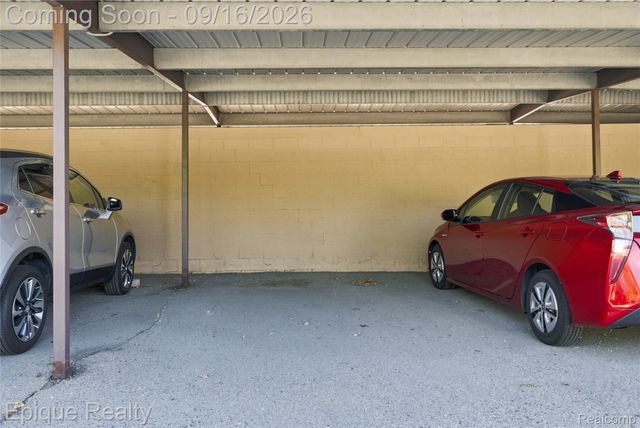 801 W Long Lake Road 7, Bloomfield Charter Township, MI 48302