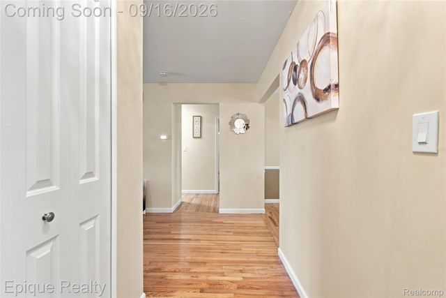 801 W Long Lake Road 7, Bloomfield Charter Township, MI 48302