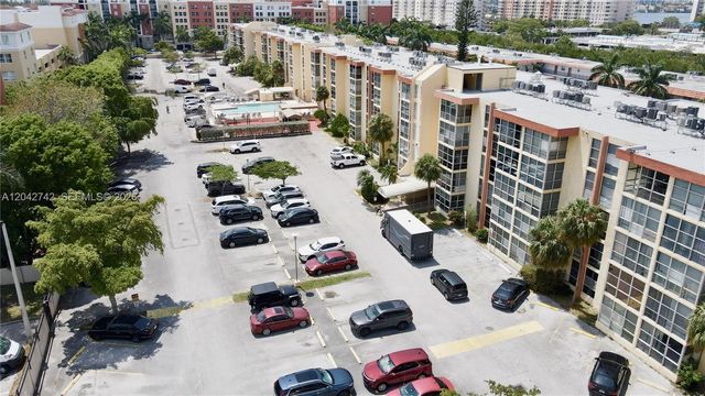 200 172nd St 114, Sunny Isles Beach, FL 33160