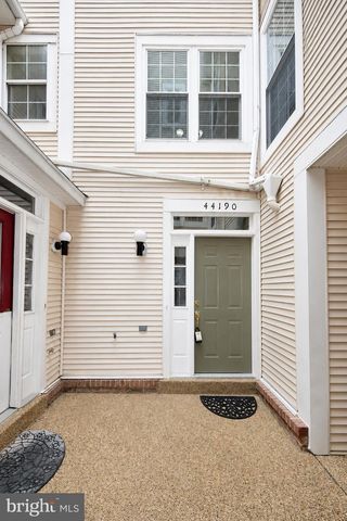 44190 MOSSY BROOK SQ, Ashburn, VA 20147