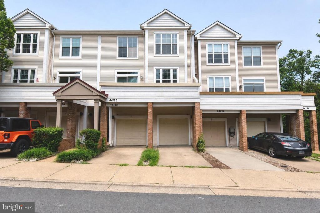 44190 MOSSY BROOK SQ, Ashburn, VA 20147