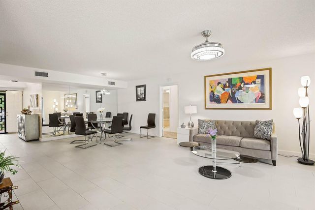 5338 S Fountains Dr Drive S, Lake Worth, FL 33467