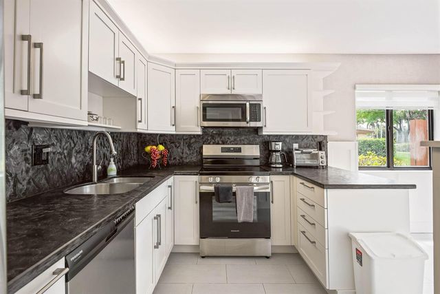 5338 S Fountains Dr Drive S, Lake Worth, FL 33467