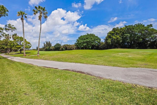 5338 S Fountains Dr Drive S, Lake Worth, FL 33467