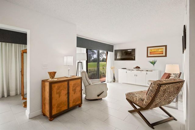 5338 S Fountains Dr Drive S, Lake Worth, FL 33467