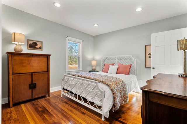 74 College Road, Stratham, NH 03885