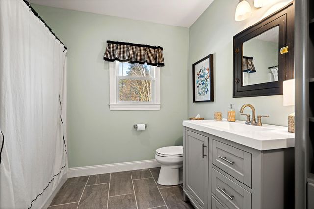 74 College Road, Stratham, NH 03885