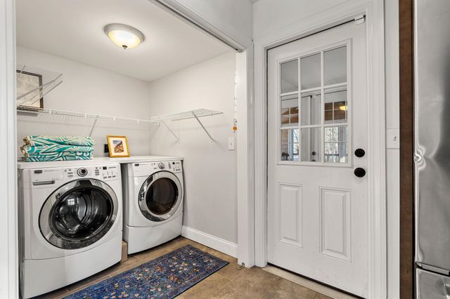 74 College Road, Stratham, NH 03885