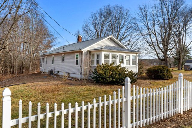 74 College Road, Stratham, NH 03885