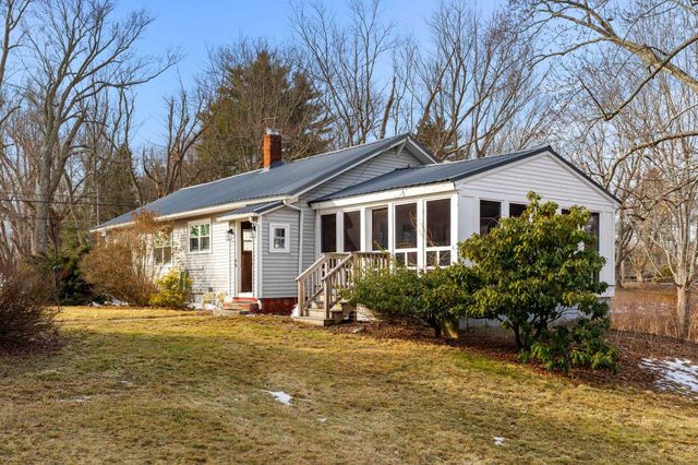 74 College Road, Stratham, NH 03885