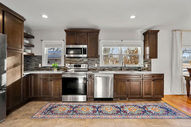 74 College Road, Stratham, NH 03885