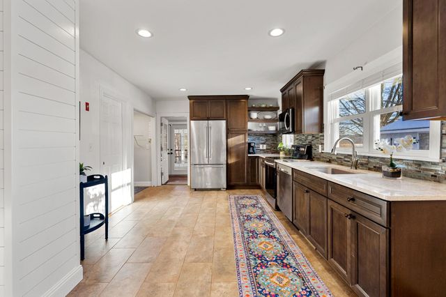 74 College Road, Stratham, NH 03885