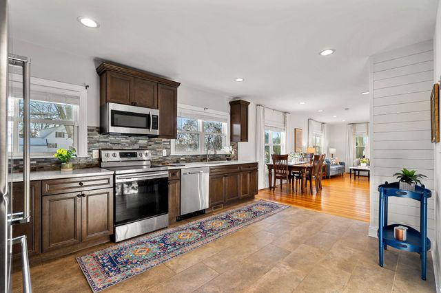 74 College Road, Stratham, NH 03885