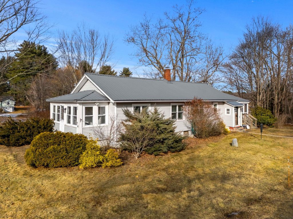 74 College Road, Stratham, NH 03885