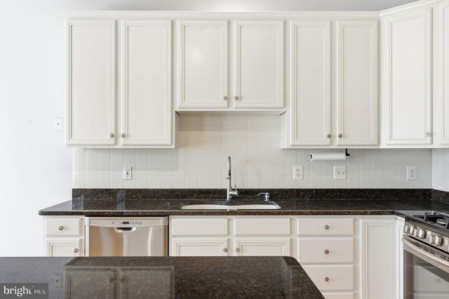 21369 SAWYER SQ, Ashburn, VA 20147