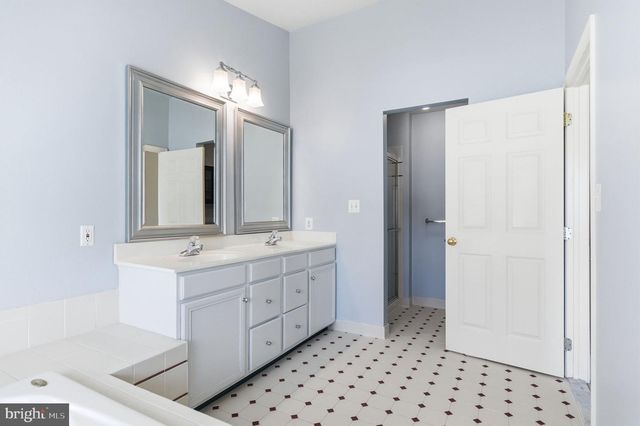 21369 SAWYER SQ, Ashburn, VA 20147