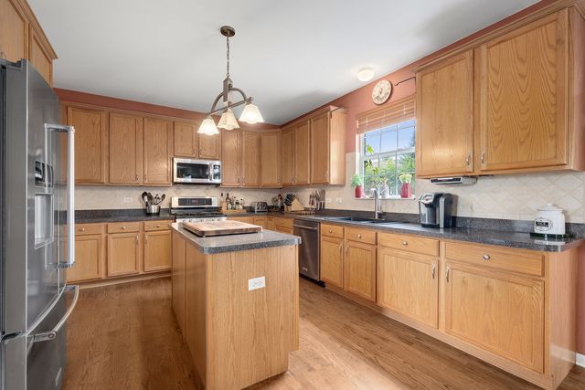 254 E Park Avenue, Sugar Grove, IL 60554