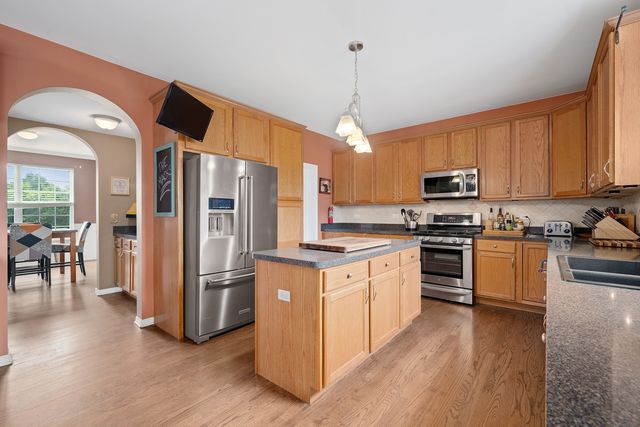 254 E Park Avenue, Sugar Grove, IL 60554