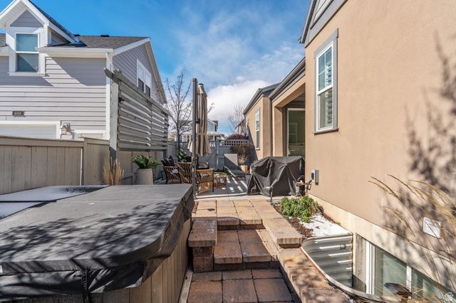 10617 S SPLIT ROCK DR, South Jordan, UT 84009