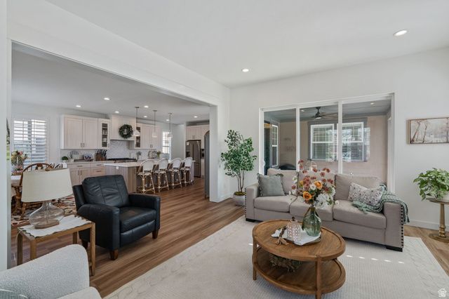 10617 S SPLIT ROCK DR, South Jordan, UT 84009