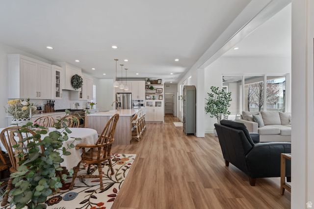 10617 S SPLIT ROCK DR, South Jordan, UT 84009