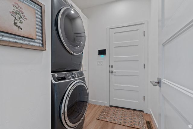 10617 S SPLIT ROCK DR, South Jordan, UT 84009