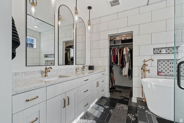 10617 S SPLIT ROCK DR, South Jordan, UT 84009