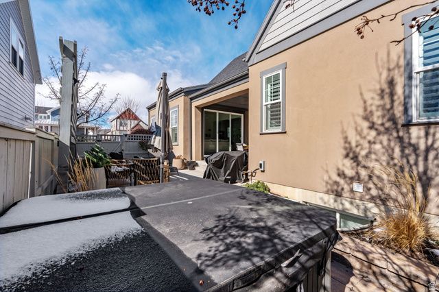 10617 S SPLIT ROCK DR, South Jordan, UT 84009