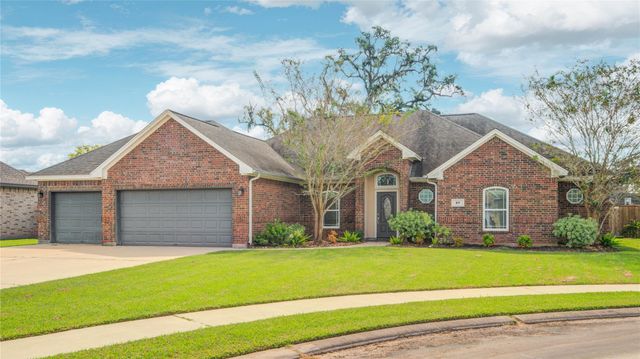 57 Red Maple Court, Lake Jackson, TX 77566