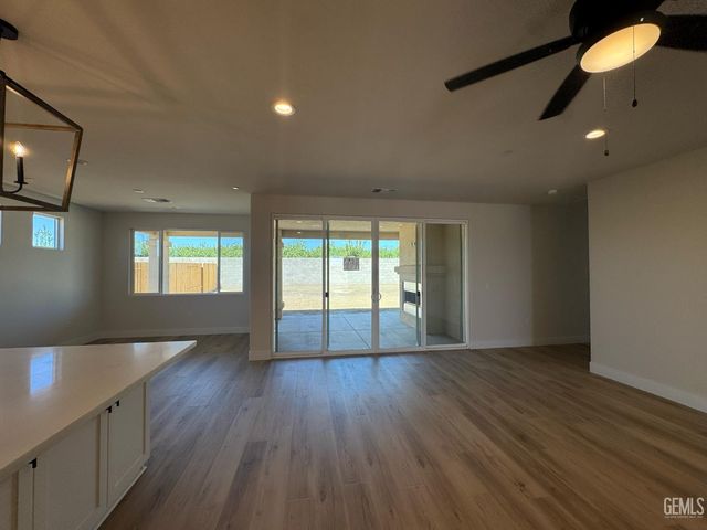 7725 DENMARSH Street, Bakersfield, CA 93311