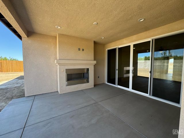 7725 DENMARSH Street, Bakersfield, CA 93311