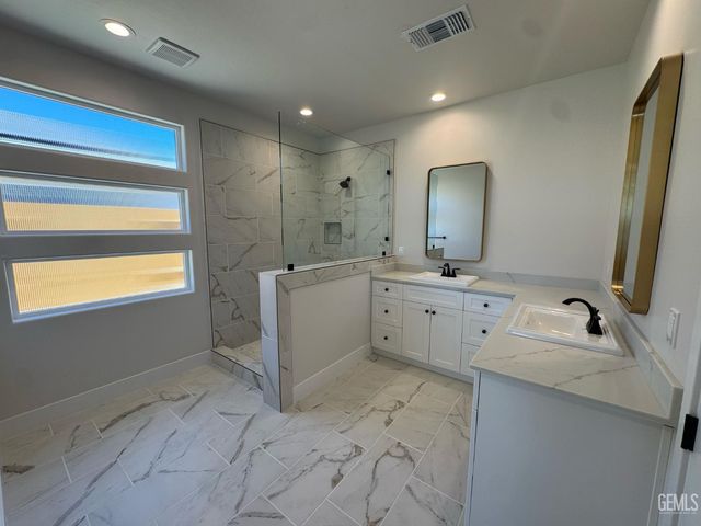7725 DENMARSH Street, Bakersfield, CA 93311