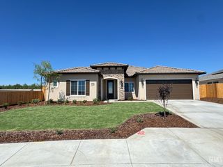 7725 DENMARSH Street, Bakersfield, CA 93311