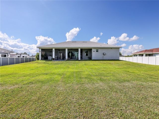 1020 Rush AVE, Lehigh Acres, FL 33972
