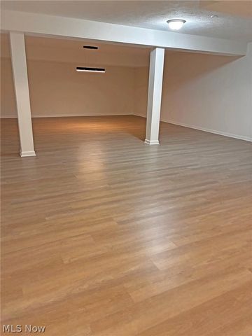 8860 Sharp Road, Olmsted Twp, OH 44138