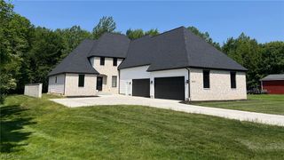 8860 Sharp Road, Olmsted Twp, OH 44138